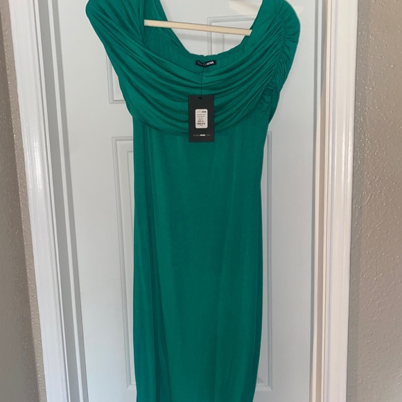 Kelly Green Off the shoulder Dress - Picture 1 of 3